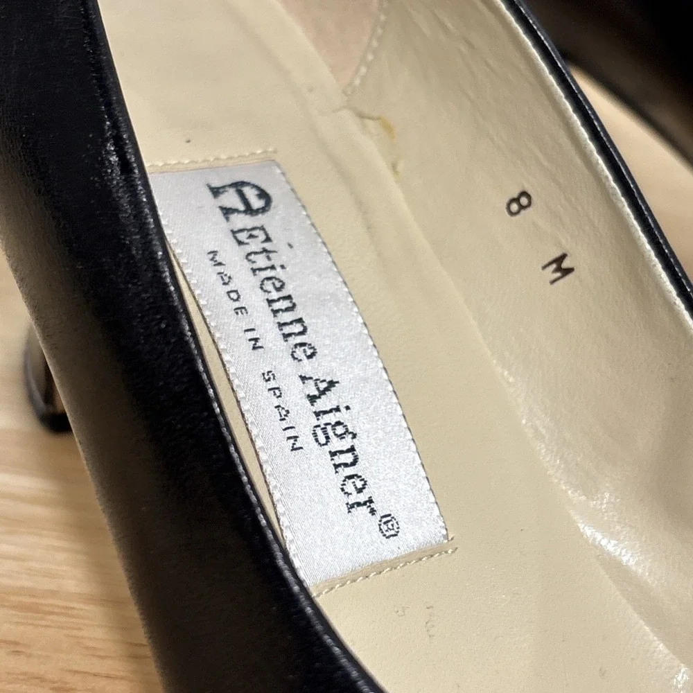 Vtg Etienne Aigner Taylor Black Leather Pump Gold Emblem Old Money Size 8M